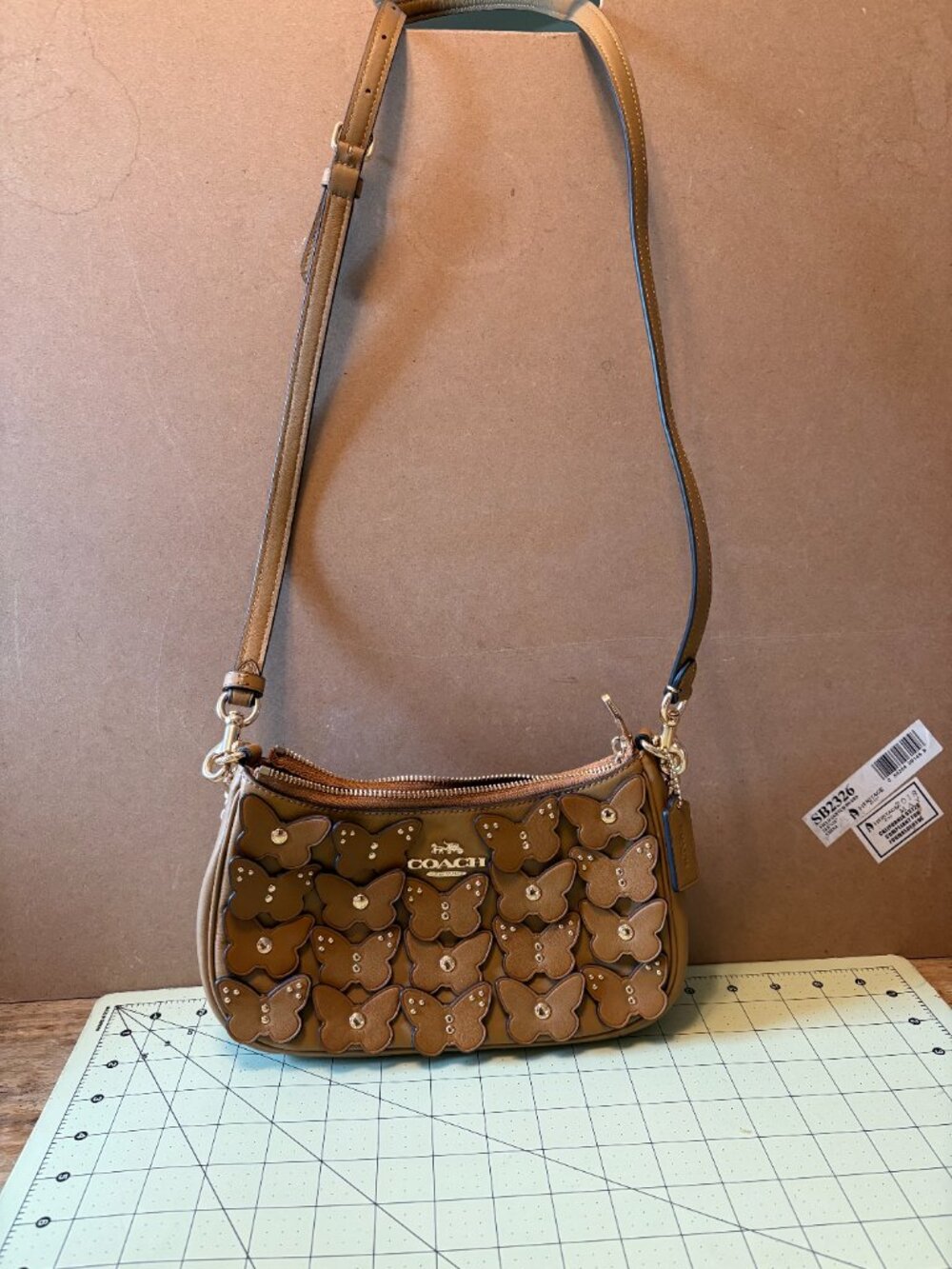 Coach - Teri shoulder bag with butterfly applique - Picture 4 of 5